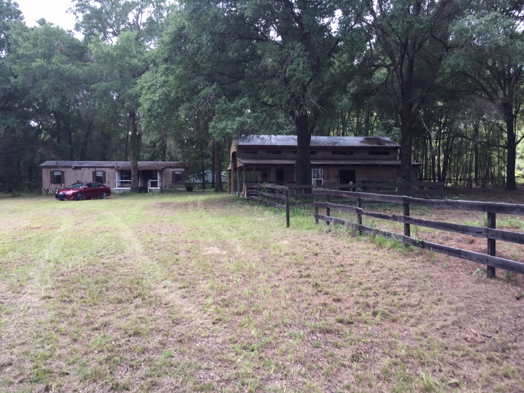 MINI FARM OUTSIDE BARN and HOME