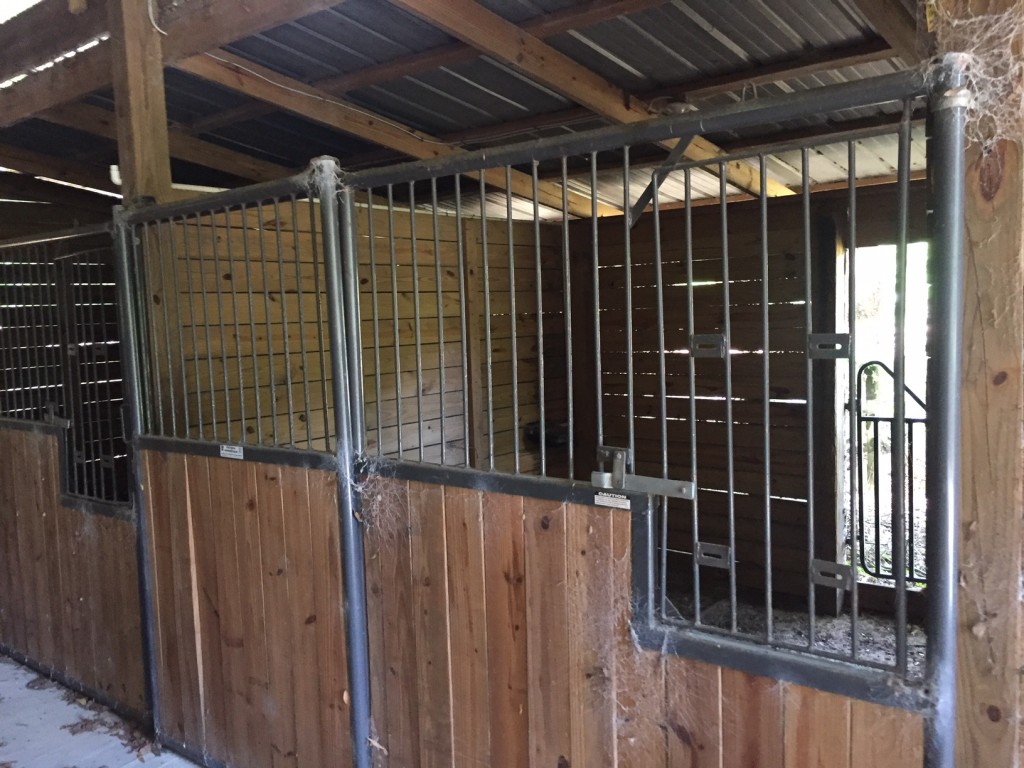 Ocala Farm Barn Stalls